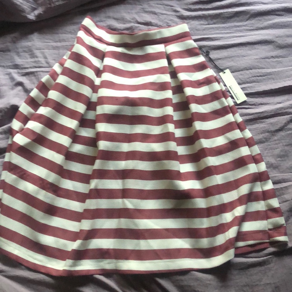 Pleaded Midi skirt with pockets!